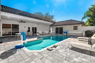 15221 N Laurel Ln N, Pembroke Pines, FL 33027 - Photo 9