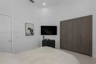 15221 N Laurel Ln N, Pembroke Pines, FL 33027 - Photo 31