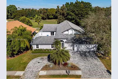 15221 N Laurel Ln N, Pembroke Pines, FL 33027 - Photo 1