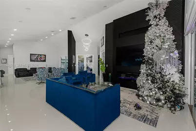 15221 N Laurel Ln N, Pembroke Pines, FL 33027 - Photo 17