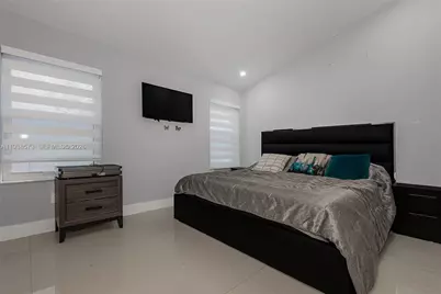 15221 N Laurel Ln N, Pembroke Pines, FL 33027 - Photo 33