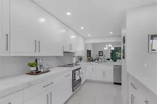 4737 NW 98 Pl, Doral, FL 33178 - Photo 3