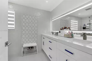 4737 NW 98 Pl, Doral, FL 33178 - Photo 9