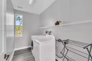 558 NW 118th Ave, Coral Springs, FL 33071 - Photo 25