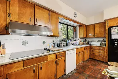 2650 Hilola St, Miami, FL 33133 - Photo 11