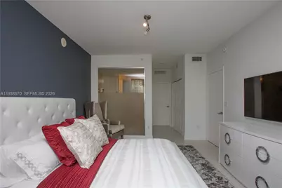 90 SW 3rd St #2402, Miami, FL 33130 - Photo 19