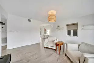 2304 SE 13th Ct, Pompano Beach, FL 33062 - Photo 9