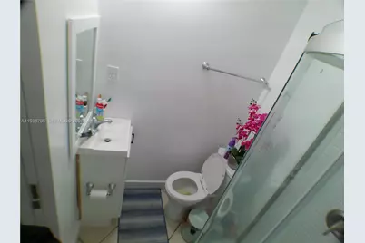 3308 W 95th Ter, Hialeah, FL 33018 - Photo 9