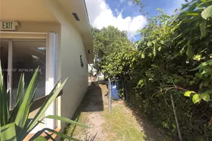 58 NE 117th St, Miami, FL 33161 - Photo 5