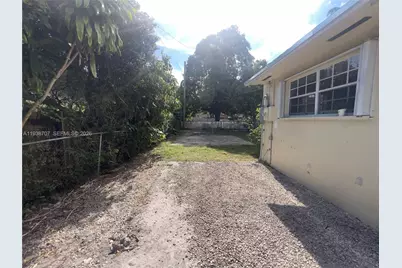 58 NE 117th St, Miami, FL 33161 - Photo 27