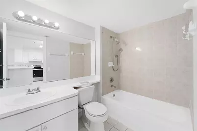 2642 Collins Ave #309, Miami Beach, FL 33140 - Photo 7