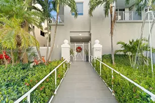 2642 Collins Ave, Miami Beach, FL 33140 - Photo 1