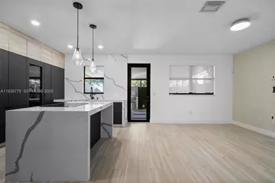 8106 NW 105th Ct, Doral, FL 33178 - Photo 9