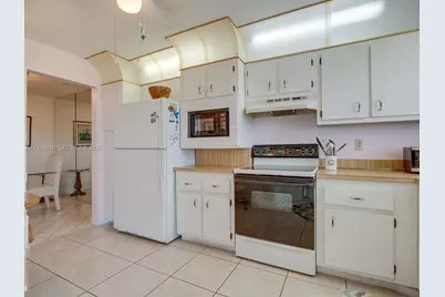 3959 Via Poinciana #605, Lake Worth, FL 33467 - Photo 3