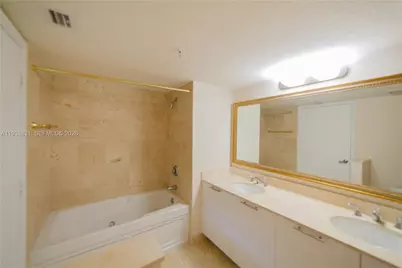 1800 N Bayshore Dr #1603, Miami, FL 33132 - Photo 7