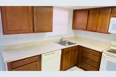 5407 NW 27th St #D2, Lauderhill, FL 33313 - Photo 11