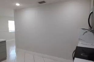 846 W 31st St, Hialeah, FL 33012 - Photo 9