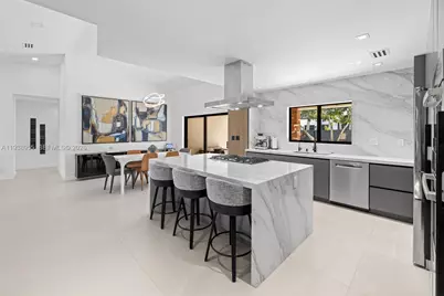 7910 NW 169th Ter, Miami Lakes, FL 33016 - Photo 13