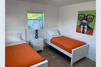 6900 SW 3rd St, Pembroke Pines, FL 33023 - Photo 11