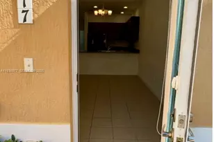 917 SW 147th Ave, Pembroke Pines, FL 33027 - Photo 3