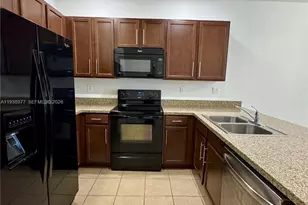 917 SW 147th Ave, Pembroke Pines, FL 33027 - Photo 9