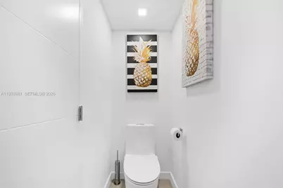 918 NE 26th Ave #918, Hallandale Beach, FL 33009 - Photo 7