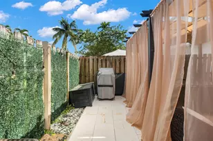 918 NE 26th Ave, Hallandale Beach, FL 33009 - Photo 19