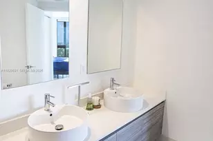 121 NE 34th St, Miami, FL 33137 - Photo 17