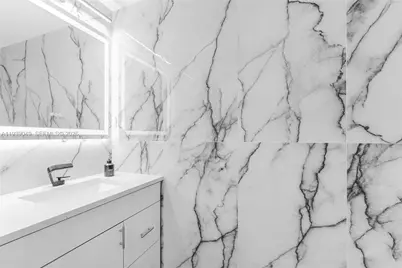 31 SE 5th St #3918, Miami, FL 33131 - Photo 11