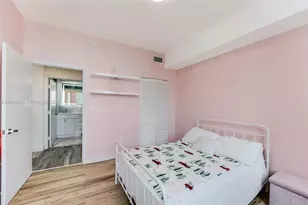 31 SE 5th St, Miami, FL 33131 - Photo 9