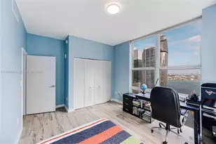 31 SE 5th St, Miami, FL 33131 - Photo 13