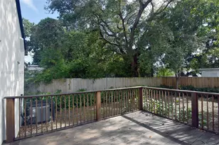 1084 NW 66th St, Miami, FL 33150 - Photo 29