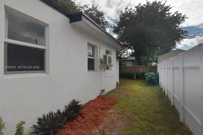 1084 NW 66th St, Miami, FL 33150 - Photo 27