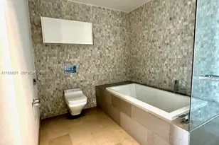 68 SE 6th St, Miami, FL 33131 - Photo 15