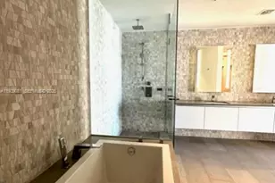 68 SE 6th St, Miami, FL 33131 - Photo 15