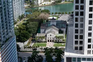 68 SE 6th St, Miami, FL 33131 - Photo 23