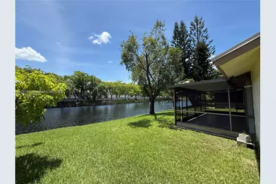 7808 NW 60th St, Tamarac, FL 33321 - Photo 9