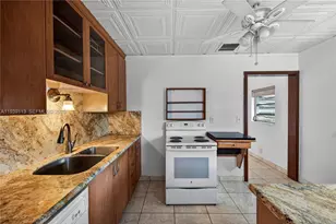 631 NE 56th Ct, Oakland Park, FL 33334 - Photo 5