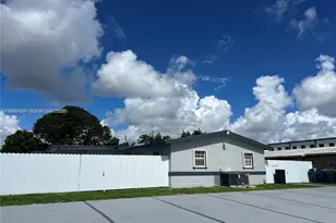 19122 NW 36th Ave, Miami Gardens, FL 33056 - Photo 27