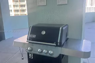 1900 N Bayshore Dr, Miami, FL 33132 - Photo 31