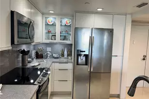 2555 Collins Ave, Miami Beach, FL 33140 - Photo 13