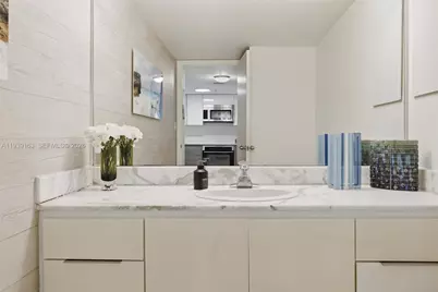 2555 Collins Ave #2105, Miami Beach, FL 33140 - Photo 7