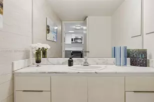 2555 Collins Ave, Miami Beach, FL 33140 - Photo 7