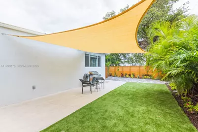 44 NW 40th St, Miami, FL 33127 - Photo 23
