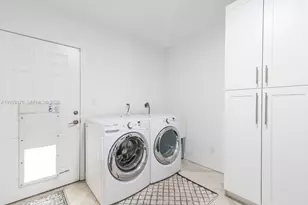 44 NW 40th St, Miami, FL 33127 - Photo 19