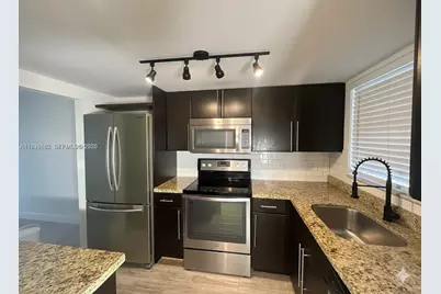 1630 Embassy Dr #101, West Palm Beach, FL 33401 - Photo 1