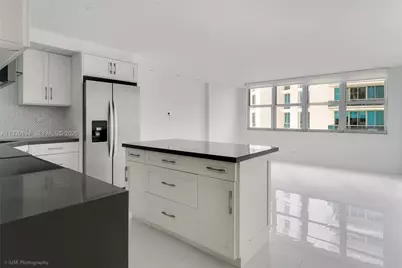 6039 Collins Ave #1222, Miami Beach, FL 33140 - Photo 3