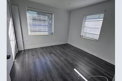 650 SE 1st Pl, Hialeah, FL 33010 - Photo 15