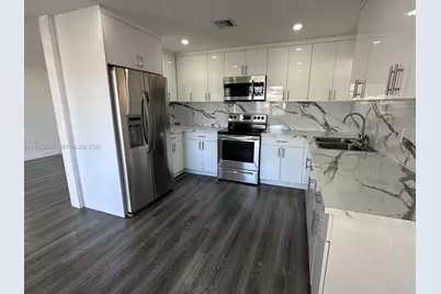 650 SE 1st Pl, Hialeah, FL 33010 - Photo 5