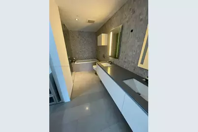 88 SW 7th St #1608, Miami, FL 33130 - Photo 9